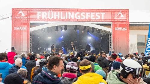 Gute Stimmung am Frühlingsfest. Foto: Fabian Gattlen