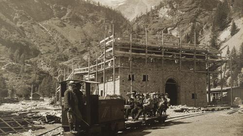 Historische Aufnahmen aus dem Jubiläumsbuch der Repower AG. Fotos: Repower AG