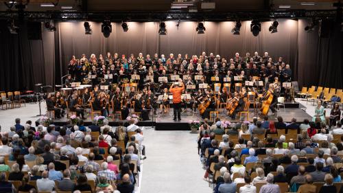 Die vier Konzerte in der Eishalle Gurlaina haben überzeugt. Foto: Dominik Täuber