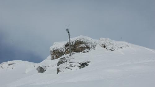 Sprengmasten dienen der kontrollierten Auslösung von Lawinen. Foto: z.Vfg.