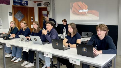 Die Geschäftsleitung von Smartwood hält ihre Investorenkonferenz ab. Foto: Fadrina Hofmann