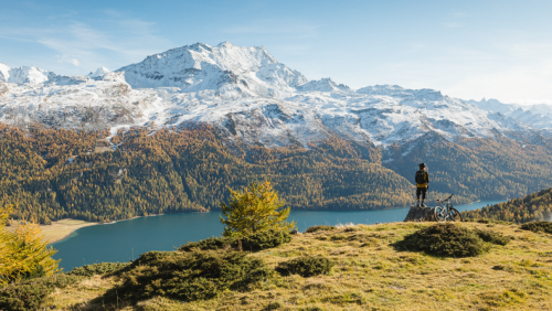 Der Schnee hat bereits im September die mittleren Lagen erreicht. Foto: Engadin Tourismus