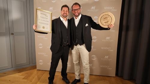 Rinaldo Willy (r.) und Pascal Mittner führen mit Orma die höchst gelegene Single Malt Whisky Destillerie der Welt. Foto: z. Vfg