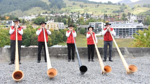 La Gruppa da tübas Engiadina Bassa as preschainta regularmaing, la prosma jada in dumengia davomezdi aint in S-charl (fotografia: Nicolo Bass).