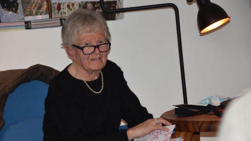 Olga Prevost ha prelet da seis nouv cudesch da rimas e poesias (fotografia: Nicolo Bass).