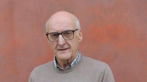 Mario Pult ha referi in mardi passà davart chalenders e gazettas da  plü bod (fotografia: Benedict Stecher).