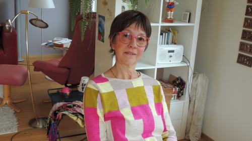 Regula Ursprung es l’organisatura dals concerts illa baselgia da Sent (fotografia: Benedict Stecher).