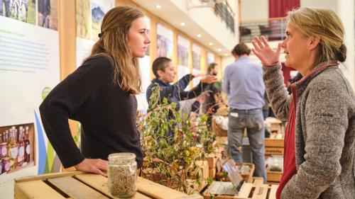 Der Klimagipfel bot wiederum eine gute Gelegenheit zum Austausch. Foto: Klimaneutrale Landwirtschaft Graubünden, Giorgio Hösli. 