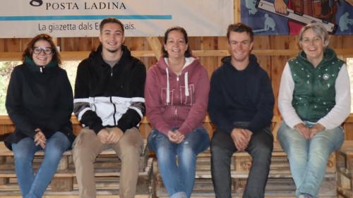 Il comitè d’organisaziun: Fabiola Arquint (da schnestra), Ruben Monteiro, Martina Camichel, Juri Kübler e  Coni Camichel (fotografia: Martin Camichel).