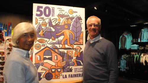 Rich und Arlette Weiner im von ihnen aufgebauten Sportgeschäft La Fainera      Foto: Marie-Claire Jur