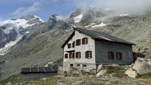 Die bestehende Chamanna da Boval der SAC-Sektion Bernina in der Val Morteratsch soll nach Fertigstellung der Ersatzneubaute abgebrochen und die teils problematischen Materialien fachgerecht entsorgt werden. Fotos: Roberto Costa