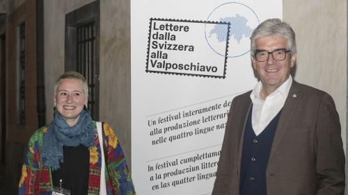 Der Bündner Kulturminister Jon Domenic Parolini und die Festivalinitiantin Begoña Feijoo Fariña. Foto: Alessandro Belluscio/Lettere dalla Svizzera alla Valposchiavo