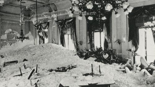 Dal 1951 es gnü desdrüt l’Hotel Roseg a Puntraschigna d’üna lavina. A dretta mürs da naiv ün inviern sül Pass dal Flüela (fotografia: WSL/CC BY-SA 4.0).