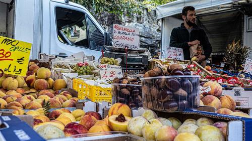 Der Blick über die Grenzen ist das Thema der Schwerpunktwoche 2021. Lesen Sie nächste Woche mehr zu unseren Nachbarn in Tirol, Südtirol, der Val Chiavenna, dem Veltlin und Nordbünden. Foto: Denise Kley