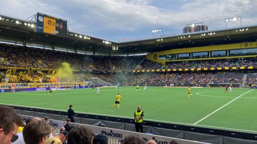 Warum bloss werden Grössenvergleiche immer mit Fussballfeldern gemacht? Und wie gross bitte ist ein Fussballfeld? Foto: Jon Duschletta