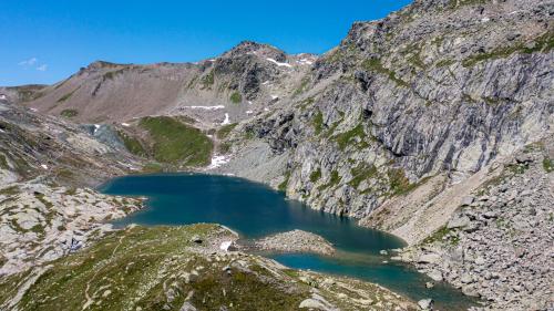 In ihrer Maturaarbeit konnte Anna Sidonia Marugg im Lunghinsee, eine der wichtigsten Wasserscheidepunkte Europas, Mikroplastik nachweisen (Foto: Mayk Wendt).