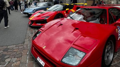 Impressionen der Autoschau an der Via Serlas.  Foto: Ladina Giston