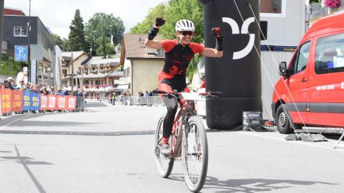 Tinetta Stimer gewinnt das Rennen von Fuldera nach Scuol (Foto: Nicolo Bass).