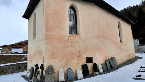 Plan a plan sfuondran ils craps da sunteri i’l terrain – ün pac bel purtret tenor las autoritats cumünalas ed il punct  da partenza per la nouva società d’abitants ed abitantas (fotografia: Severin Luzzi)