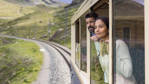 Im Salonwagen über den Berninapass. Foto: RhB