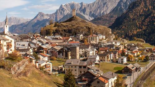 Ardez ha üna richa istorgia da passa 3200 ons e d’eira plü bod ün lö important illa regiun (fotografia: mad).