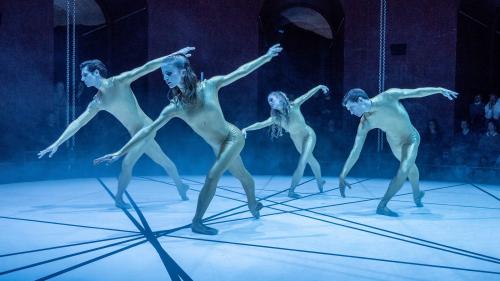 Hautnah erlebbar wie sonst nirgends: Tänzerinnen und Tänzer der Pariser Oper tanzen «Anima Mundi» im Origen-Theaterturm. Fotos: Jon Duschletta