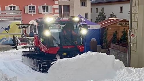 Nicht immer ist für uns Redaktionsmitglieder verständlich, warum Themen wie eine Pistenpräparation so brennend interessieren. Foto: Andrea Gutgsell