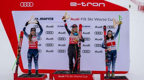 Strahende Gesichter bei (von links) Sofia Goggia, Mikaela Shiffrin und Federica Brignone. Foto: Giancarlo Cattaneo/fotoswiss.com