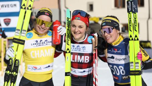 Das Frauen-Podest der "La Diagonela": von links: Anikken Gjerde Alnaes, Norwegen (2.), Stina Nilsson, Schweden (1.) und ihre Landsfrau Hanna Lodin als Dritte. Foto: La Diagonela/Sportograf