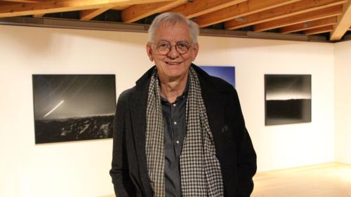 Guido Baselgia in der selbst konzipierten und kuratierten Ausstellung «Im Auge des Lichts». Fotos: Stefanie Wick Widmer