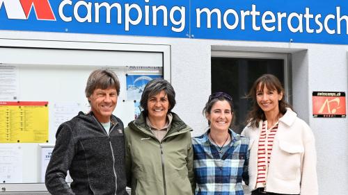 Pesche und Kathrin Käch haben den Campingplatz Morteratsch am 1. Mai an Gabi Schmutz und Madeleine Schmidt (von links) übergeben. Foto: Reto Stifel
