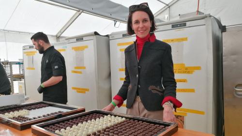 Anke Krause von Gamma Catering während des White Turf. Foto: Denise Muchenberger