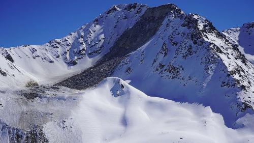 Durch schwindenden Permafrost bedingter Felssturz am Flüela Wisshorn. Foto: Robert Kenner/SLF