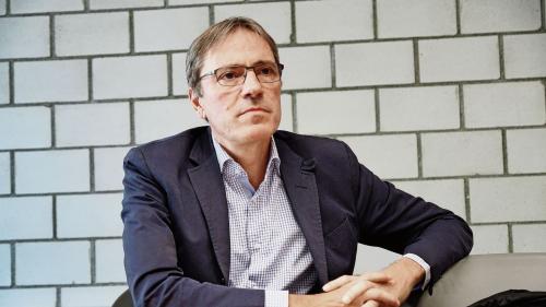 Kurt Bobst, Verwaltungsratspräsident der ESTM AG zeigt sich überrascht über die laufende Entwicklung der Verhandlungen bezüglich der weiteren Zusammenarbeit mit der Gemeinde St. Moritz. 	Foto: Jon Duschletta