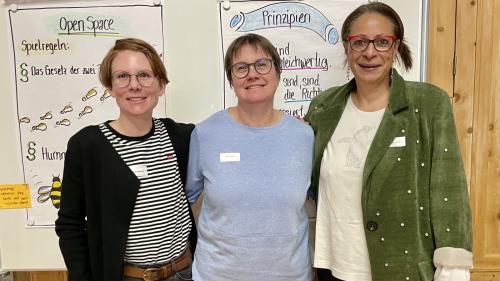 Die Gemeindepräsidentinnen Selina Nicolay (Bever), Aita Zanetti (Scuol) und Gabriella Binkert Becchetti. Foto: Fadrina Hofmann