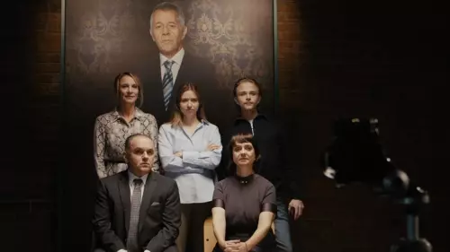 La famiglia Durisch chi ha da realisar l’ultim giavüsch dal patrun, bap e bazegner mort. fotografia: RTR