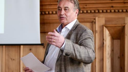 Der vormalige Vorsitzende der Präsidentenkonferenz Martin Aebli ist für die Präsentation der Wohnraumstudie an seine alte Wirkungsstätte zurückgekehrt. Foto: Jon Duschletta