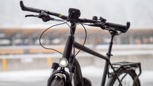 Die neue App «Cycle Track» der Suva liefert unter anderem Tipps für sicheres Fahren und empfiehlt zudem passende Ausrüstung. Foto: Daniel Zaugg