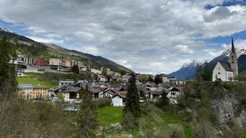 La situaziun finanziala dal cumün da Scuol es actualmaing fich buna (fotografia: Nicolo Bass).