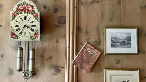 Il Chalender Ladin actual – cumparü vers la fin da l’on passà e cumpilà per la sesavla jada da la romanista  Bettina Vital (fotografia: mad).