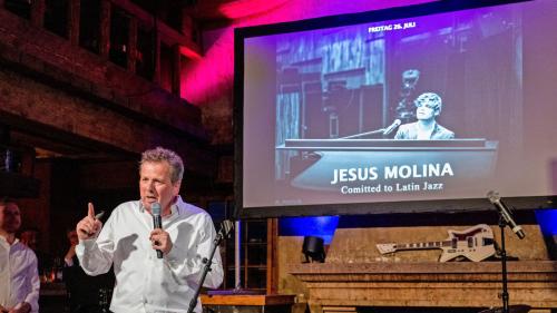 Wie Christian J. Jenny bekannt gab, wird der Pianist, Sänger und Saxophonist Jesus Molina am Festival da Jazz auftreten. Foto: Fotoswiss.com/Giancarlo Cattaneo