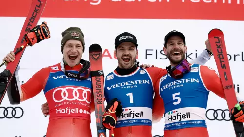 Loïc Meillard gewinnt den Riesenslalom in Hafjell vor Marco Odermatt und Thomas Tumler (Foto: Swiss Ski/Keystone-sda).