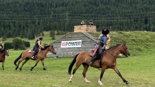 Andri Marugg da Zuoz es tripel champiun svizzer in trer cun l’arch a chavagl (fotografia: Martin Camichel).