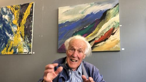 Für den Kunstschaffenden und Galeristen Franz Rödiger hat die Farbe erste Priorität. Foto: Marie-Claire Jur