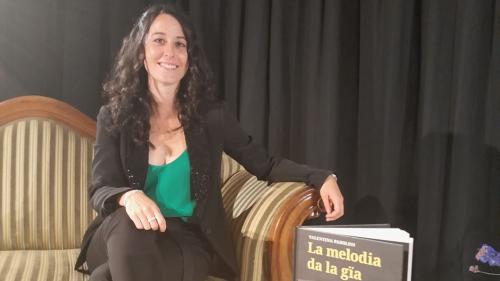 Valentina Parolini ho düraunt la pandemia scrit sieu prüm crimi per puter – l’impuls da scriver ün raquint per giuvenils ho’la clappo da sieus scolars (fotografia: mad).