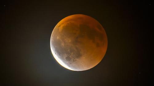 Wenn der Mond errötet. Foto: Mayk Wendt