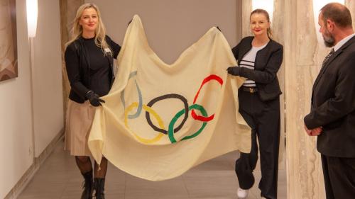 Die Olympiafahne von 1948 kam in Wil unter den Hammer. Foto: Auktionshaus Rupp