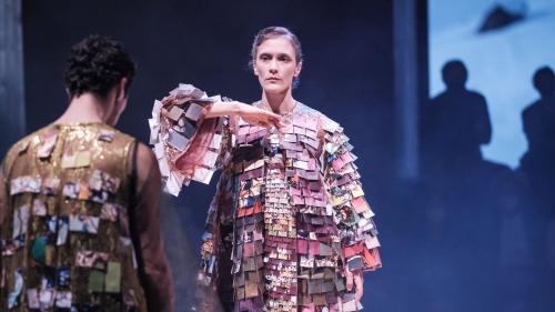 Konstantin (Thiago Bordin) und Kaiserin Irene (Bonnie Paskas) leben eine konfliktreiche, problematische Mutter-Sohn-Beziehung.            Foto: Admill Kuyler/Origen