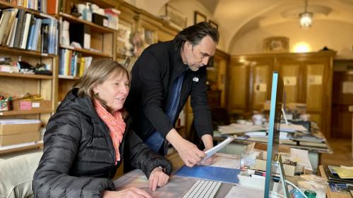 Andrea Schmid und Gian-Nicola Bass bei der Arbeit. Foto: Fadrina Hofmann