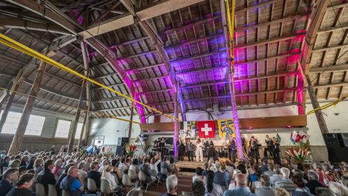 Solche Menschenansammlungen wie an einer 1. August-Feier gibt es in der St. Moritzer Reithalle vorerst nicht mehr. Foto: Daniel Zaugg